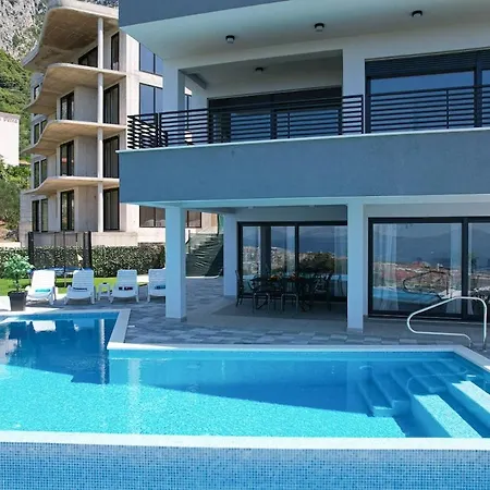 Lamar Super Views In * Makarska