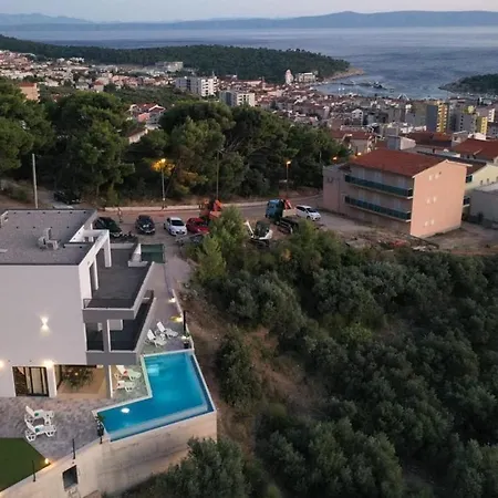 Lamar Super Views In Villa