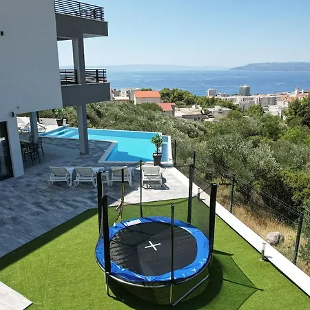 Lamar Super Views In Villa