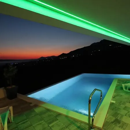 Lamar Super Views In Villa *