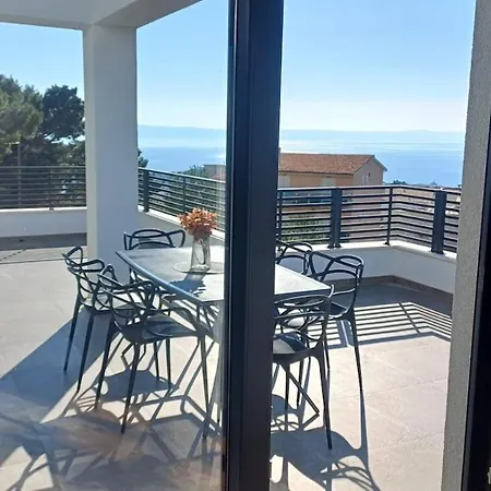 Lamar Super Views In Villa *