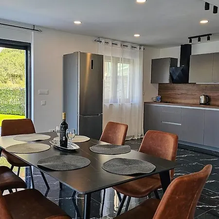 Lamar Super Views In Villa Makarska