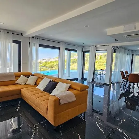 Lamar Super Views In * Makarska